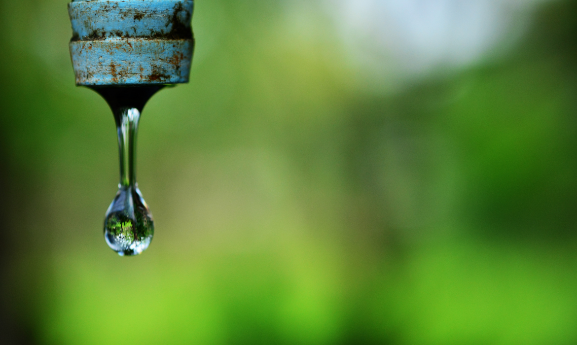 Un litre d’eau potable sur cinq perdu en France!
