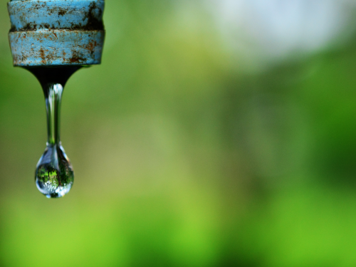 One out of every five liters of drinking water lost in France!